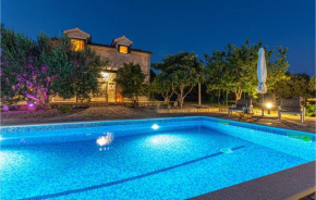Amazing Home In Lozovac With Kitchen